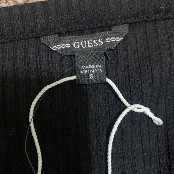 💕5 for 30!💕 Guess Ribbed Tee, Size Small - Picture 3 of 3